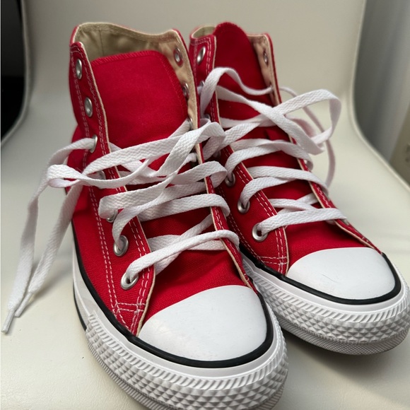 Converse - Picture 1 of 3